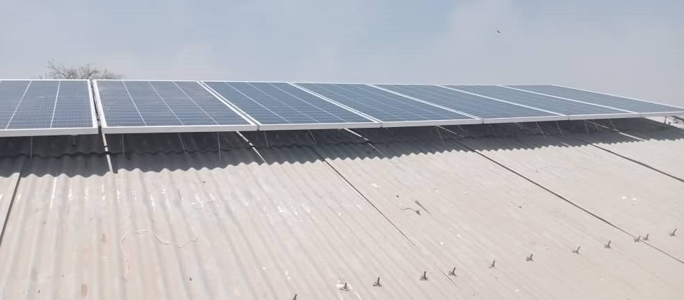 Long rooftop solar array