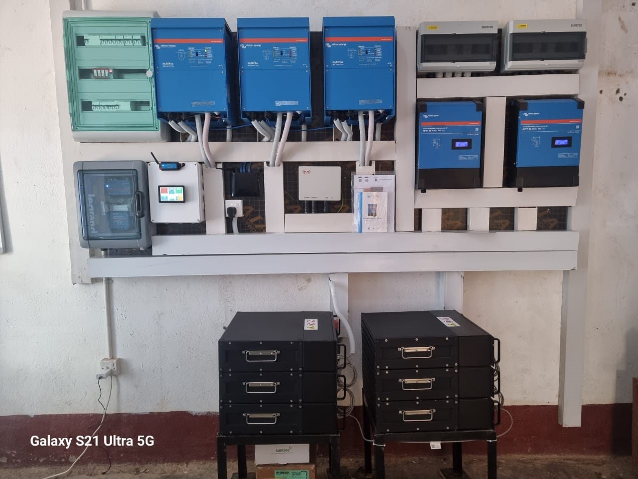 Hybrid inverter and battery wall